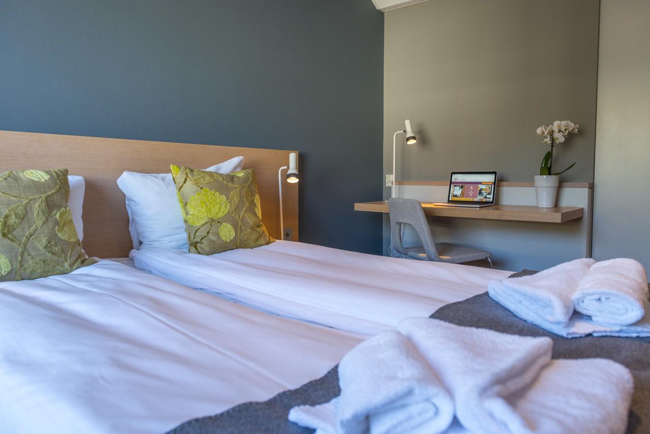 Fast Hotel สโวลแวร์ ภายนอก รูปภาพ